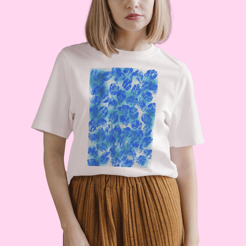 Tricou pictat manual, bumbac organic 100%, model "Blue is my colour"